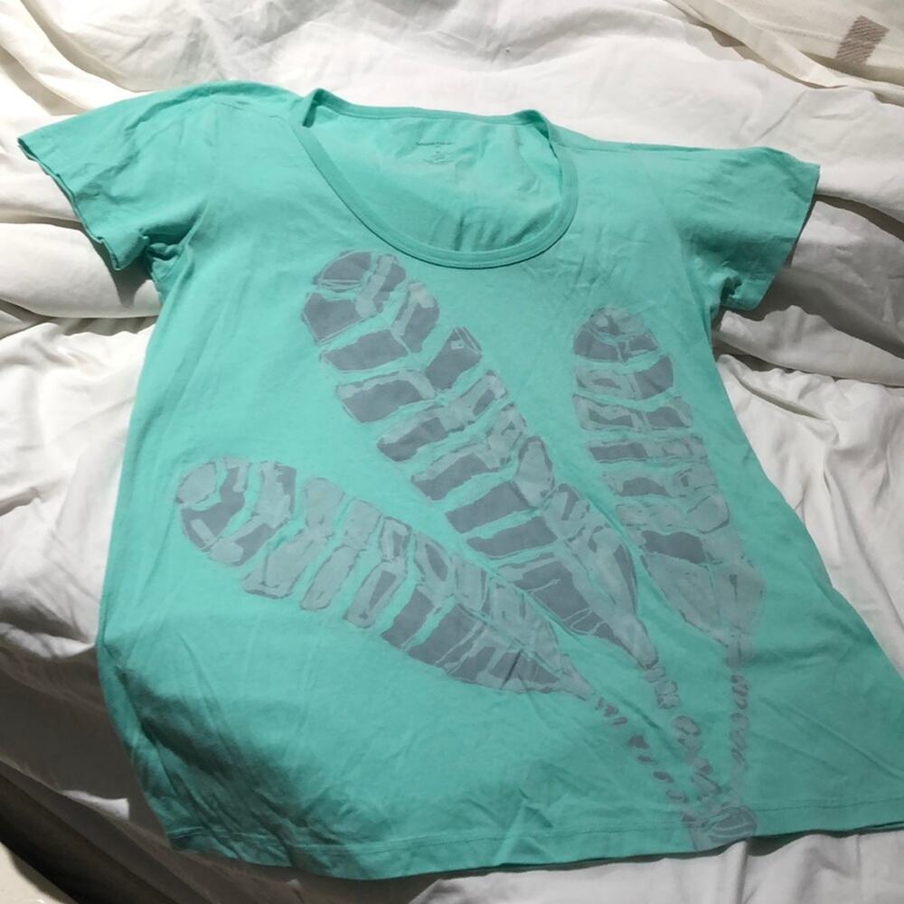 Banana republic mint M feather t shirt worn once